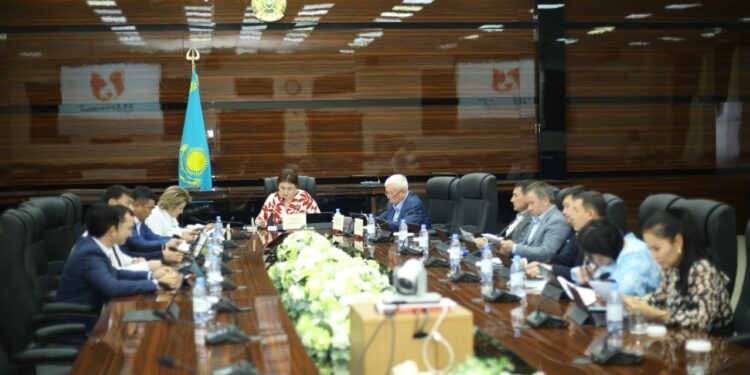 ШЫМКЕНТ: ТҰРАҚТЫ КОМИССИЯЛАРДЫҢ БІРЛЕСКЕН ОТЫРЫСЫ ӨТТІ