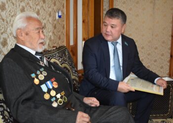 ШЫМКЕНТ МӘСЛИХАТЫ АРДАГЕРЛЕРДІ ҚАРТТАР КҮНІМЕН ҚҰТТЫҚТАДЫ