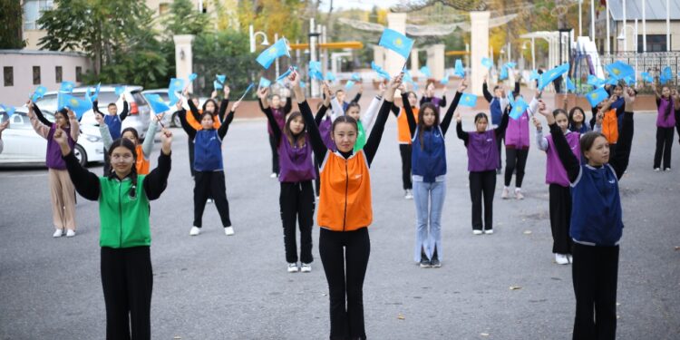 Түркістан: Көк тудың желбірегені атты флешмоб