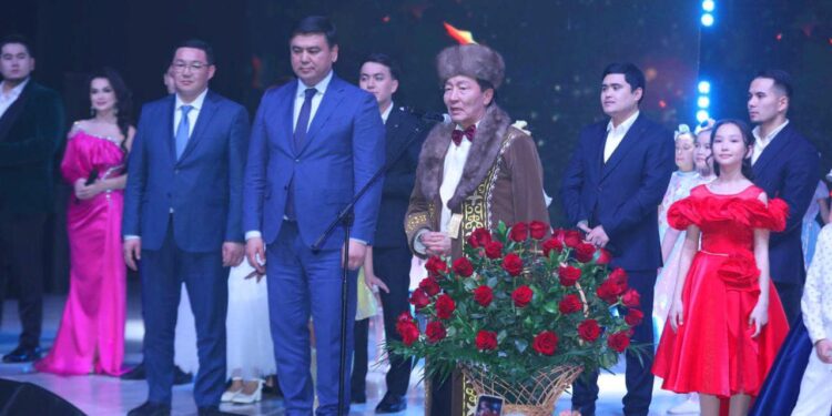 ТҮРКІСТАНДА ТӨЛЕГЕН МҰХАМЕДЖАНОВТЫҢ «ҚҰС ЖОЛЫ» АТТЫ ШЫҒАРМАШЫЛЫҚ КЕШІ ӨТТІ