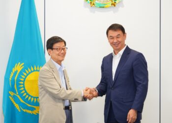 Корея халықаралық сауда қауымдастығының басқарма төрағасы Юн Джин Сикпен кездесу.