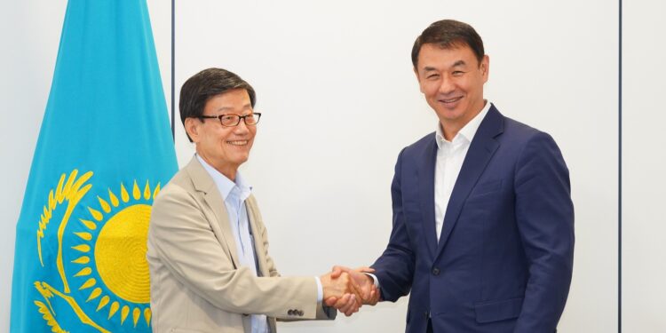 Корея халықаралық сауда қауымдастығының басқарма төрағасы Юн Джин Сикпен кездесу.