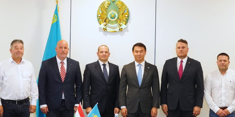 Венгрия мемлекетінен келген делегациямен Түркістан облыс әкімі Дархан Амангелдіұлы кездесіп келіссөздер жүргізді.