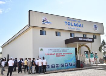 Отырар ауданында,Кәсіпкер аулына арнап спорт кешенін салып берді.