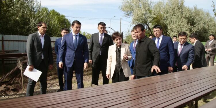 Тамара Дүйсенова «Ауыл аманаты» бағдарламасымен жүзеге асқан кәсіпкерлердің жұмысымен танысты.