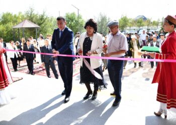 АУДАНДА КЕРАМИКА ӨНДІРІСІ ЖӘНЕ АҒАШ ҰҚСАТУ ШЕБЕРЛЕРІНІҢ РЕСПУБЛИКАЛЫҚ ЖӘРМЕҢКЕСІ ӨЗ МӘРЕСІНЕ ЖЕТТІ