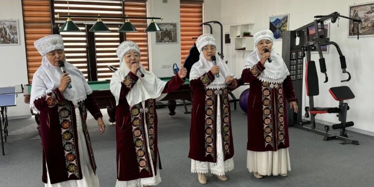 САУРАН АУДАНЫНДА“ҚАРТТАРЫМ АСЫЛ-ҚАЗЫНАМ” ЖӘНЕ “ЕҢБЕК КҮНІНЕ” АРНАЛҒАН ІСШАРА ӨТТІ