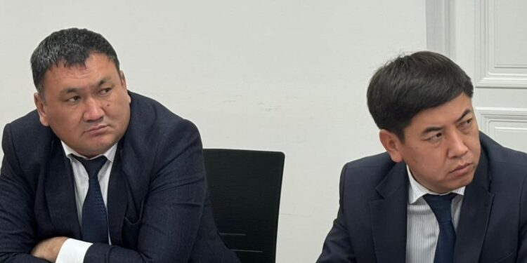 Сауран аудан әкімі Мақсат Таңғатаровтың төрағалығымен ауданның апталық мәжілісі болып өтті.