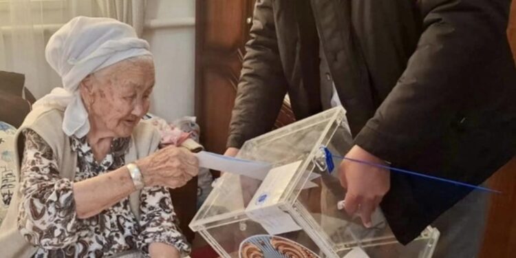 ҚАРТ КІСІЛЕР ҮЙЛЕРІНДЕ ӨЗ ТАҢДАУЛАРЫН ЖАСАДЫ