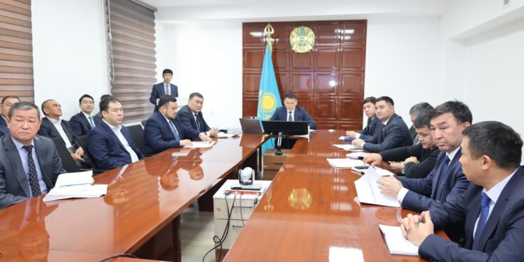  Сауран ауданы әкімі аппаратының кезекті мәжілісі болып өтті.