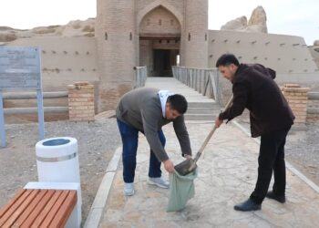 «Оңтүстікфильм» КММ директор орынбасары Назгуль Касенова «Таза Қазақстан» экологиялық шарасына қолдау білдіріп,Сауран ауданында тазалық күнін өткізді