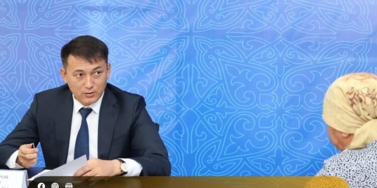 АУДАН ӘКІМІ ТҰРҒЫНДАРДЫ ЖЕКЕ МӘСЕЛЕЛЕРІ БОЙЫНША ҚАБЫЛДАДЫ.