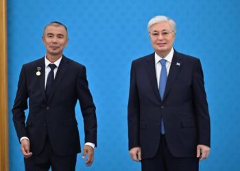 ТҮРКІСТАНДЫҚ ҰСТАЗ МЕМЛЕКЕТ БАСШЫСЫНЫҢ МАРАПАТЫН АЛДЫ.