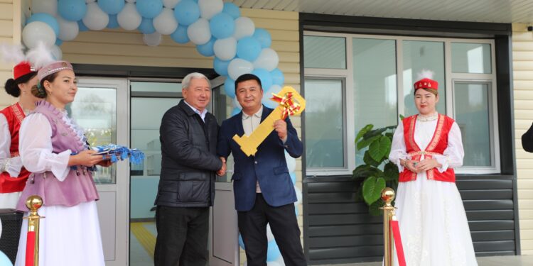 ТҮРКІСТАН: САРЫАҒАШТА РЕСПУБЛИКА КҮНІ ҚАРСАҢЫНДА ҮШ ДӘРІГЕРЛІК АМБУЛАТОРИЯ ЖӘНЕ СПОРТ КЕШЕНІ АШЫЛДЫ