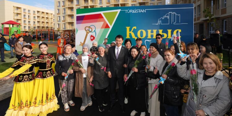 РЕСПУБЛИКА КҮНІ ТҮРКІСТАННЫҢ 300-ГЕ ЖУЫҚ ТҰРҒЫНЫ БАСПАНАЛЫ БОЛДЫ.