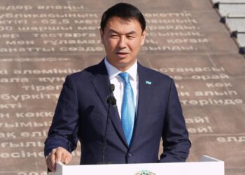 ТҮРКІСТАНДА РЕСПУБЛИКА КҮНІ МЕМЛЕКЕТТІК ТУДЫ КӨТЕРУ РӘСІМІ ӨТТІ