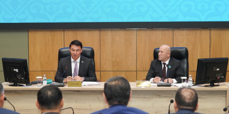 ОБЛЫСТЫҚ МӘСЛИХАТ СЕССИЯСЫНДА ӨҢІР ЭКОНОМИКАСЫН ДАМЫТУҒА БАҒЫТТАЛҒАН МӘСЕЛЕЛЕР ҚАРАЛДЫ.