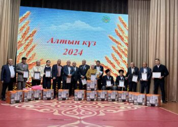 ТҮРКІСТАН: ТҮЛКІБАСТАҒЫ «АЛТЫН КҮЗ» МЕРЕКЕСІНДЕ ЕҢБЕК ОЗАТТАРЫ МАРАПАТТАЛЫП, ЖӘРМЕҢКЕ ӨТКІЗІЛДІ.