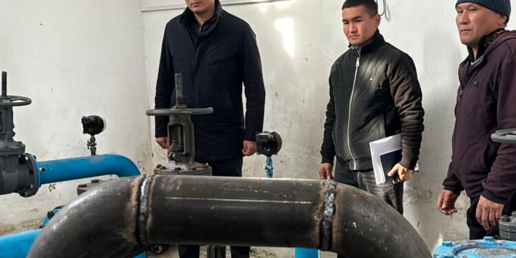 АУДАН ӘКІМІ СУ ҚҰБЫРЛАРЫНЫҢ АҒЫМДАҒЫ ЖӨНДЕУ ЖҰМЫСТАРЫН ТЕКСЕРДІ.