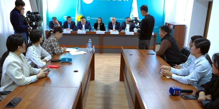 ТҮРКІСТАН ОБЛЫСЫНДА ДЕПУТАТТАРДЫҢ ҚАТЫСУЫМЕН ДӘСТҮРЛІ БРИФИНГІМІЗ ЖАЛҒАСУДА