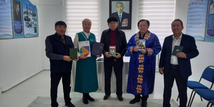 МӘСКЕУДЕН ТҮРКІСТАНҒА НҰРТАС ОҢДАСЫНОВТЫҢ ШАПАНЫ МЕН КІТАПТАРЫ ӘКЕЛІНДІ