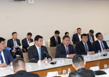 ТҮРКІСТАН ОБЛЫСЫ ӘКІМІ ДАРХАН САТЫБАЛДЫ БІР ТОП ИНВЕСТОРМЕН КЕЛІССӨЗ ЖҮРГІЗДІ