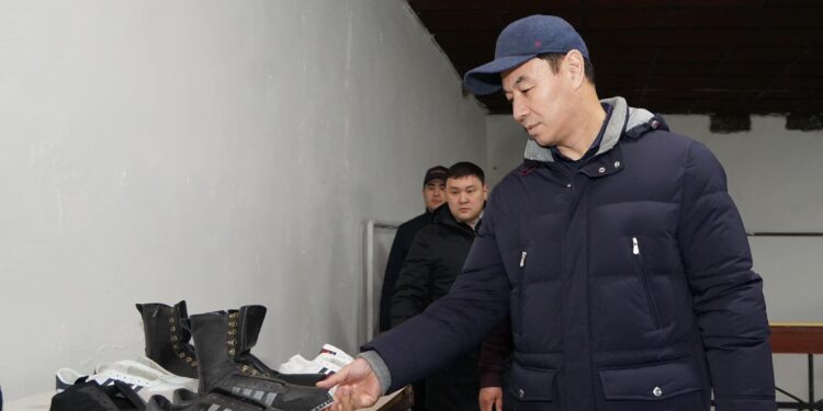 ТҮРКІСТАН: ЖЕТІСАЙДА ТӘУЛІГІНЕ 800 ЖҰП АЯҚ КИІМ ШЫҒАРЫЛАДЫ