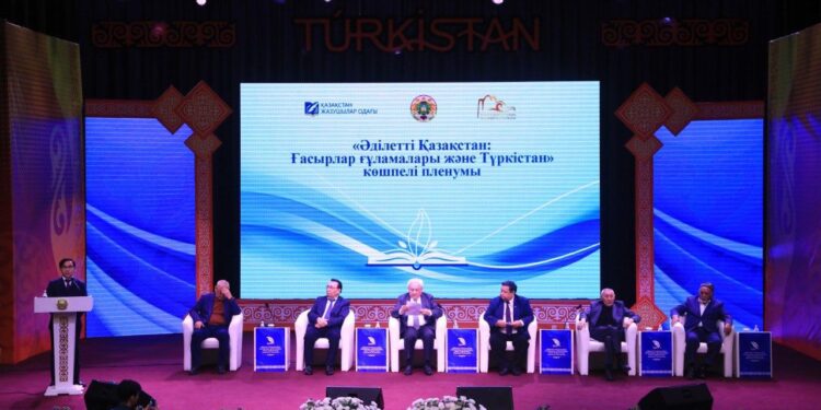 ТҮРКІСТАНДА ҚАЗАҚСТАН ЖАЗУШЫЛАР ОДАҒЫНЫҢ КӨШПЕЛІ ПЛЕНУМЫ ӨТТІ