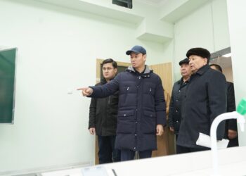 ДАРХАН САТЫБАЛДЫ ЖЕТІСАЙДАҒЫ «ЖАЙЛЫ МЕКТЕП» ЖОБАСЫ АРҚЫЛЫ САЛЫНЫП ЖАТҚАН МЕКТЕПТІҢ ҚҰРЫЛЫСЫМЕН ТАНЫСТЫ