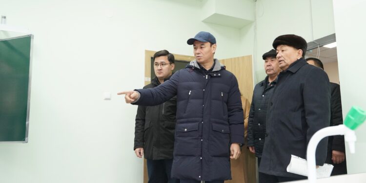 ДАРХАН САТЫБАЛДЫ ЖЕТІСАЙДАҒЫ «ЖАЙЛЫ МЕКТЕП» ЖОБАСЫ АРҚЫЛЫ САЛЫНЫП ЖАТҚАН МЕКТЕПТІҢ ҚҰРЫЛЫСЫМЕН ТАНЫСТЫ