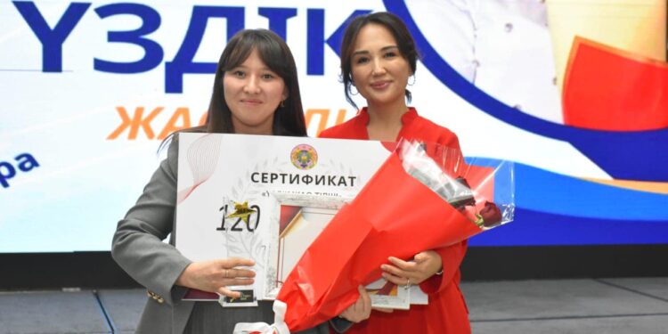 ТҮРКІСТАН: ЖЫЛДЫҢ ҮЗДІК ЖАСТАРЫНА ҚҰРМЕТ КӨРСЕТІЛДІ.