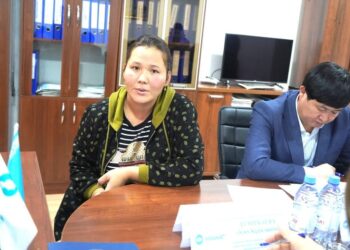 ТҮРКІСТАН ОБЛЫСЫ ӘКІМІНІҢ ОРЫНБАСАРЫ ҚОҒАМДЫҚ ҚАБЫЛДАУДА ТҰРҒЫНДАР ӨТІНІШІН ТЫҢДАДЫ.