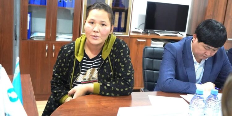 ТҮРКІСТАН ОБЛЫСЫ ӘКІМІНІҢ ОРЫНБАСАРЫ ҚОҒАМДЫҚ ҚАБЫЛДАУДА ТҰРҒЫНДАР ӨТІНІШІН ТЫҢДАДЫ.