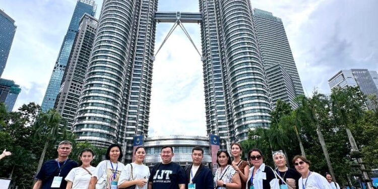 ТҮРКІСТАН ОБЛЫСЫНЫҢ ҰСТАЗДАРЫ СИНГАПУР МЕН МАЛАЙЗИЯДА БІЛІМІН ЖЕТІЛДІРДІ