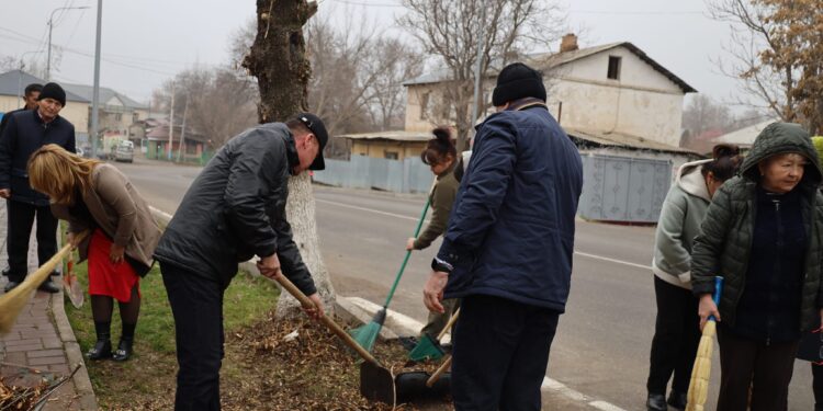 ТҮРКІСТАН: ТӨЛЕБИДЕ ӨТКЕН СЕНБІЛІККЕ МЫҢНАН АСА АДАМ ҚАТЫСТЫ.