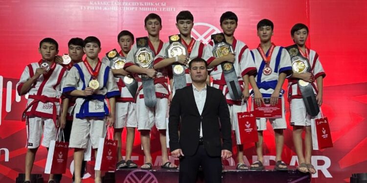 ҚАЗАҚ КҮРЕСІНЕН ТҮРКІСТАН ОБЛЫСЫНЫҢ БАЛУАНДАРЫ ҚОС ТУРНИРДЕ ТОП ЖАРДЫ