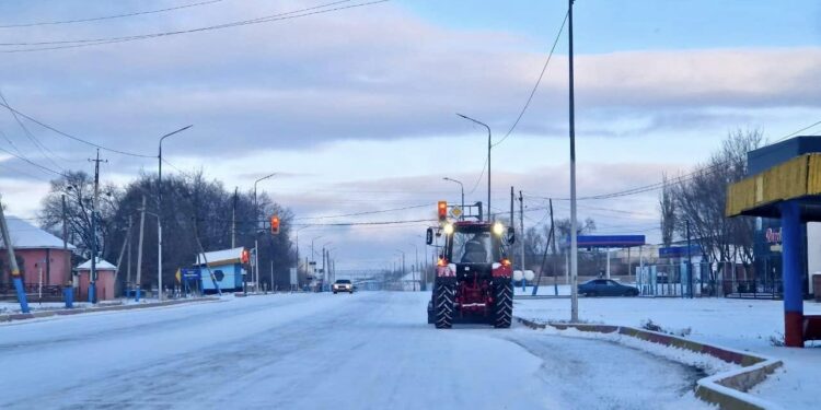 ТҮРКІСТАН: СОЗАҚТА ЖОЛДАРДЫ ТАЗАРТУ ЖҰМЫСТАРЫ ЖҮРГІЗІЛДІ