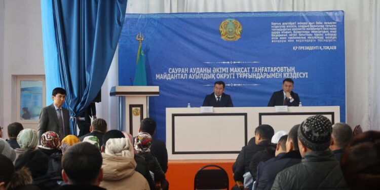 Майдантал тұрғындарымен кездесу: