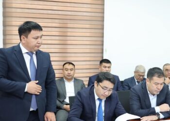 САУРАН АУДАН ӘКІМІНІҢ ТӨРАҒАЛЫҒЫМЕН ӘКІМДІК МӘЖІЛІСІ ӨТТІ.