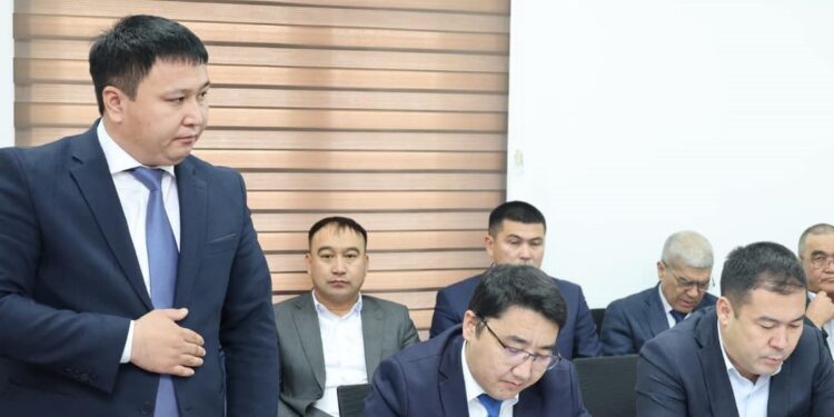 САУРАН АУДАН ӘКІМІНІҢ ТӨРАҒАЛЫҒЫМЕН ӘКІМДІК МӘЖІЛІСІ ӨТТІ.