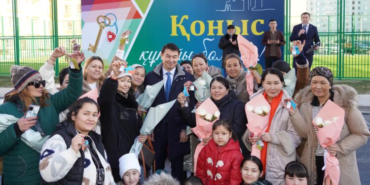 ТҮРКІСТАНДА ТӘУЕЛСІЗДІК КҮНІ МЕРЕКЕСІ ҚАРСАҢЫНДА 500-ДЕН АСА ОТБАСЫ БАСПАНАЛЫ БОЛДЫ