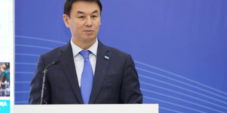 ДАРХАН САТЫБАЛДЫ ӨҢІР КӘСІПКЕРЛЕРІМЕН КЕЗДЕСТІ.