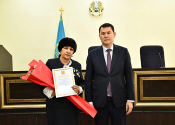 АУДАН ӘКІМІ ЖЕЛТОҚСАНШЫЛАРМЕН КЕЗДЕСТІ.