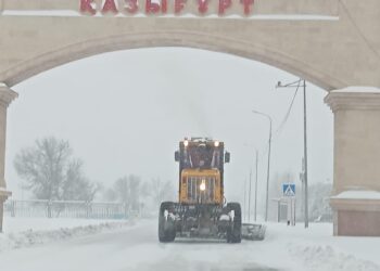 ТҮРКІСТАН: ОБЛЫСТЫҚ МАҢЫЗЫ БАР ЖОЛДАР ҚАРДАН ТАЗАЛАНУДА.