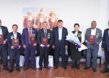 ШАРДАРА: АУДАН ӘКІМІ ЖЕЛТОҚСАНШЫЛАРДЫ ҚАБЫЛДАДЫ.