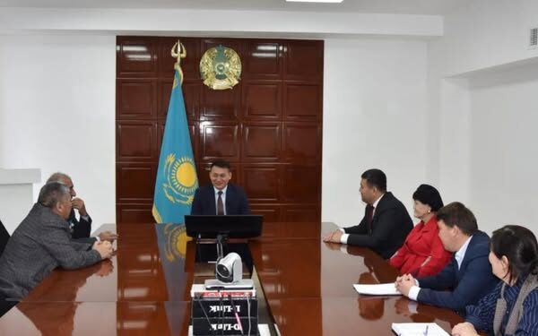 АУДАН ӘКІМІ ҚОҒАМДЫҚ ҰЙЫМДАРДЫҢ ТӨРАҒАЛАРЫМЕН КЕЗДЕСТІ.