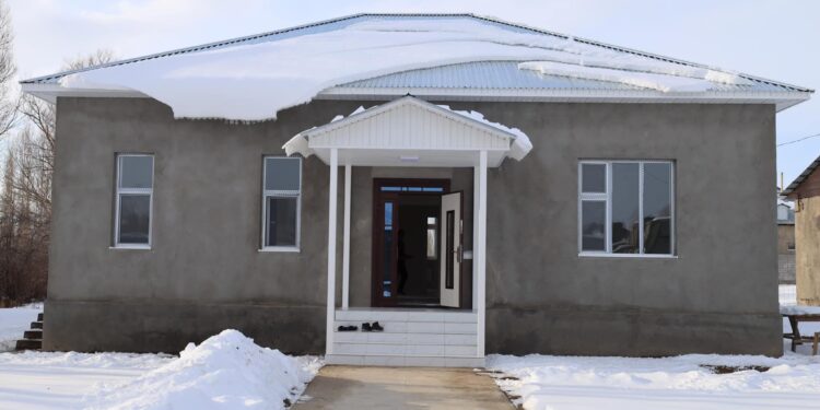 ТҮРКІСТАН: ТӨЛЕБИЛІК КӘСІПКЕР ЖАЛҒЫЗБАСТЫ АНАҒА БАСПАНА СЫЙЛАДЫ.