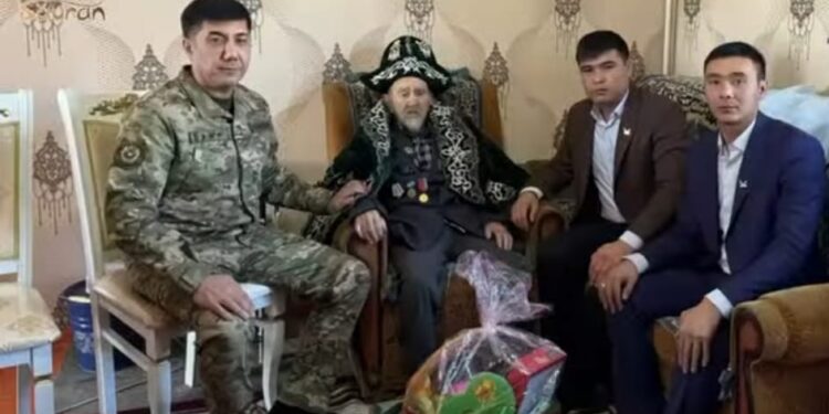 Ұлы Отан соғыс ардагерін құттықтады.