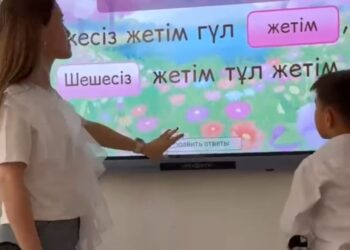 «Әке – асқар тау, бала – ағын су»атты тәрбие сағаты өтті . Кентау қалалық мектептердің бірінде.