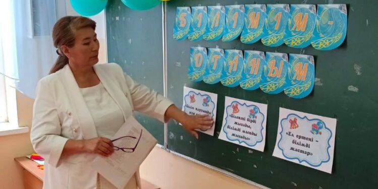 «Білімім — Отаныма» тақырыбында бірыңғай сынып сағаты өткізілді.